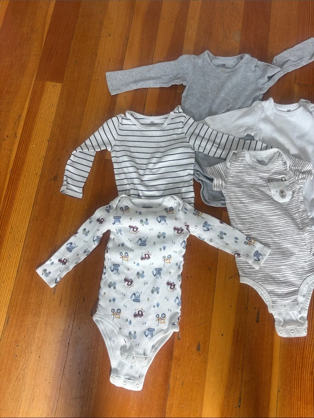5 pack H&M Huggies bodysuit onesies 12m - 18m